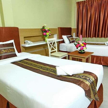 The Pine Resort Pathum Thani Exterior foto