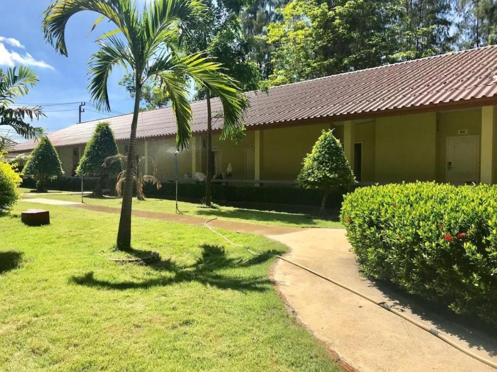 The Pine Resort Pathum Thani Exterior foto