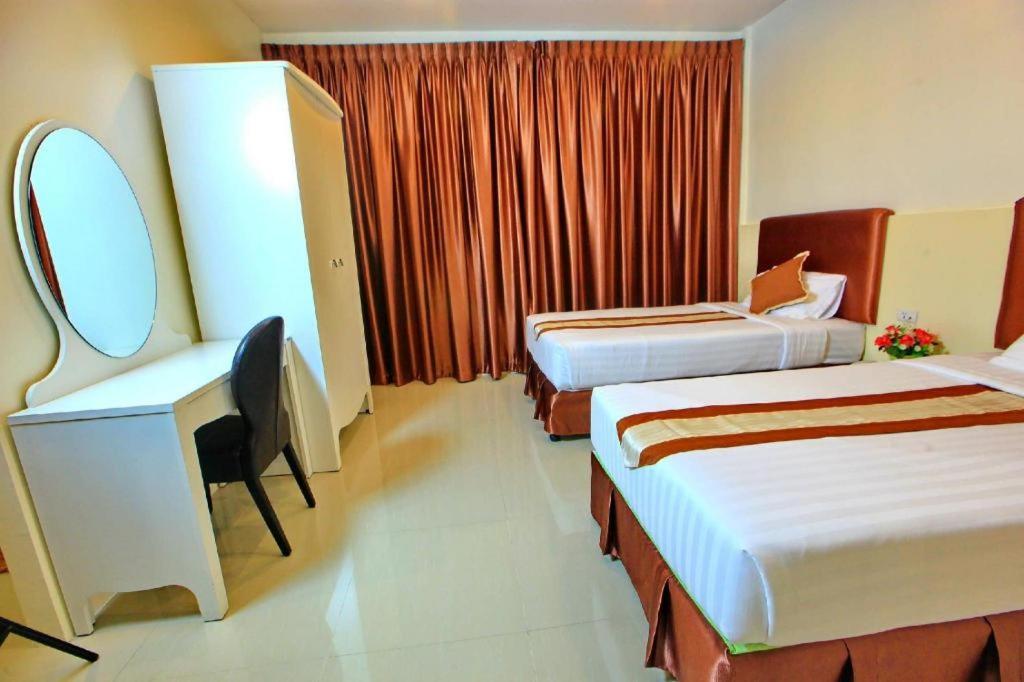 The Pine Resort Pathum Thani Exterior foto