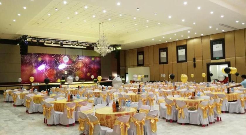 The Pine Resort Pathum Thani Exterior foto